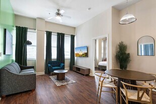 925 Common St, Unit ID1266319P in New Orleans, LA - Building Photo