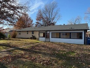 1806 SE Crouch St in Bentonville, AR - Building Photo - Building Photo