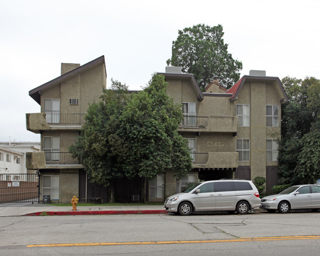 18410 Plummer St in Northridge, CA - Building Photo - Building Photo