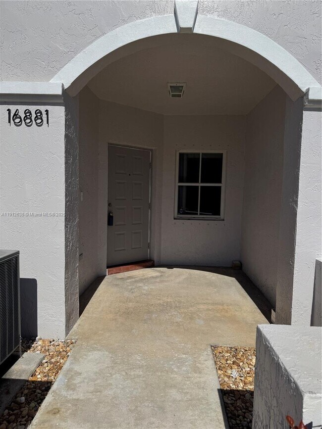 16881 SW 1st Manor in Pembroke Pines, FL - Building Photo - Building Photo