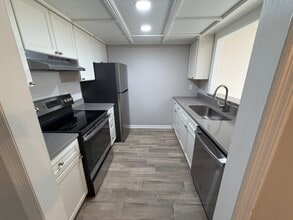 3730 Old Flowery Branch Rd in Oakwood, GA - Foto de edificio - Building Photo