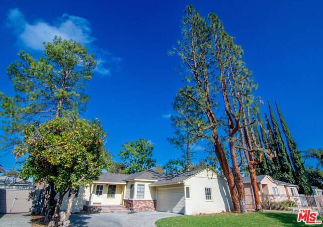 18313 Bessemer St in Los Angeles, CA - Building Photo - Building Photo