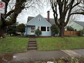 2606 SE 64th Ave in Portland, OR - Building Photo
