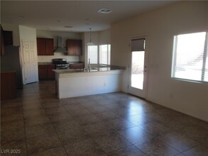 8118 Minots Ledge Ave in Las Vegas, NV - Building Photo - Building Photo
