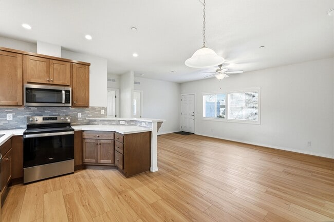 7317 Kelvin Ave in Los Angeles, CA - Foto de edificio - Building Photo