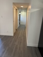 1098 Wayland Ave in Sacramento, CA - Foto de edificio - Building Photo