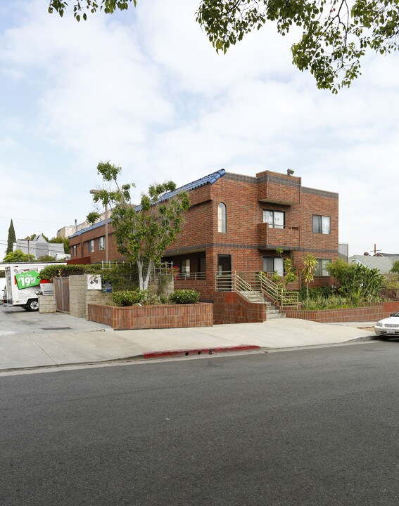 975 S Gramercy Dr in Los Angeles, CA - Building Photo