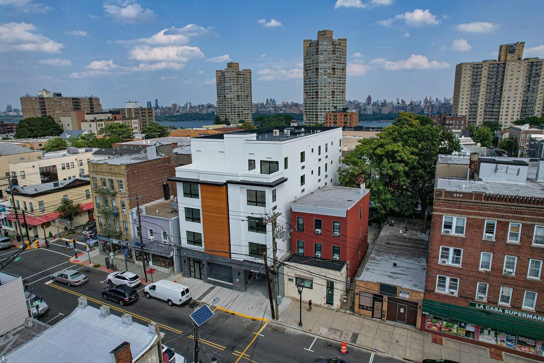 6710 Park Ave in Guttenberg, NJ - Building Photo