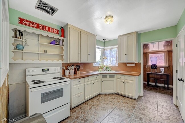 1301 Norman Ave in Las Vegas, NV - Building Photo - Building Photo