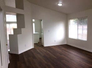 37065 Pine Valley Ct in Palmdale, CA - Building Photo - Building Photo