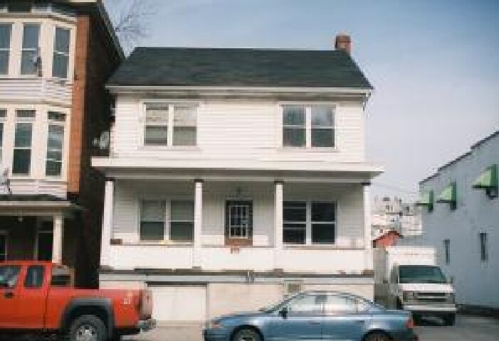 319 W Broad St in Tamaqua, PA - Building Photo