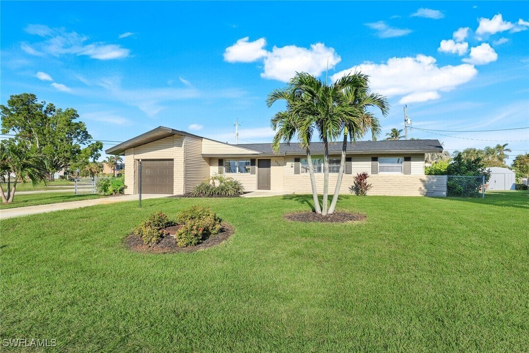 4903 Edith Esplanade in Cape Coral, FL - Building Photo