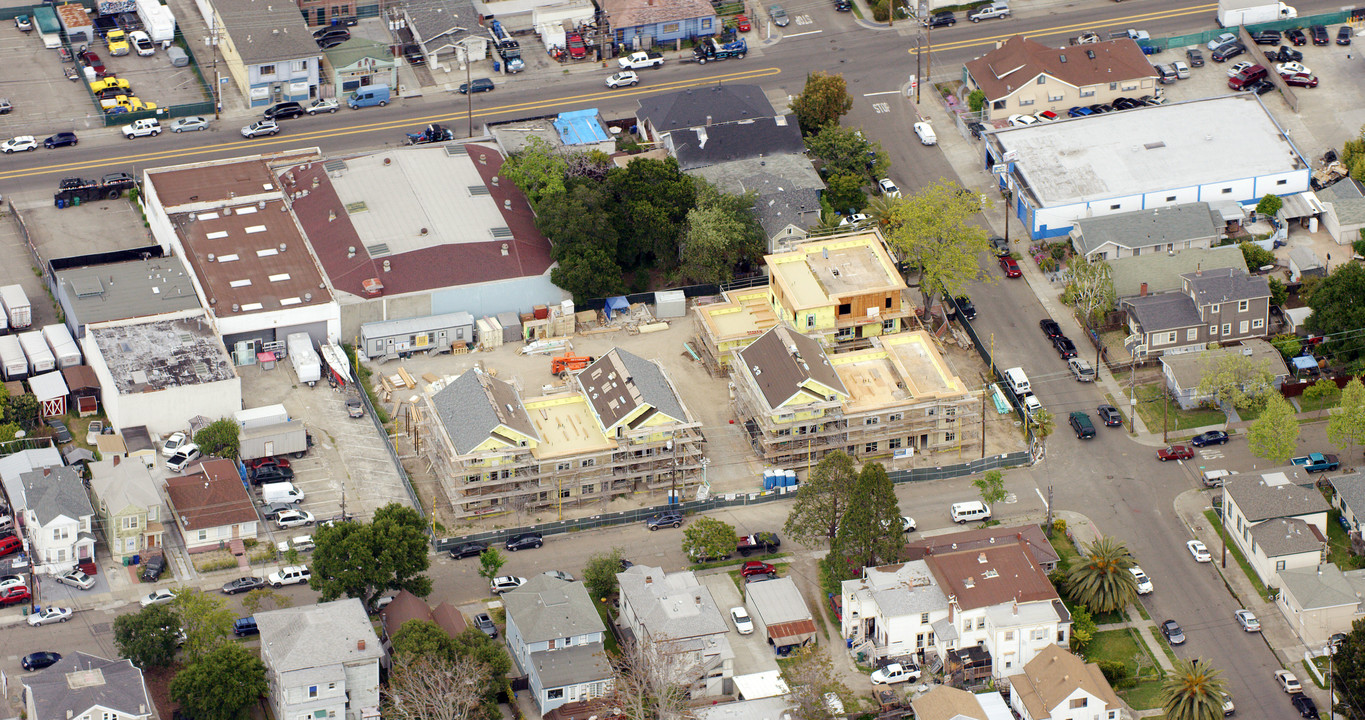 Everett Commons in Alameda, CA - Building Photo