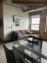 940 Monroe Ave NW, Unit 550 in Grand Rapids, MI - Foto de edificio - Building Photo