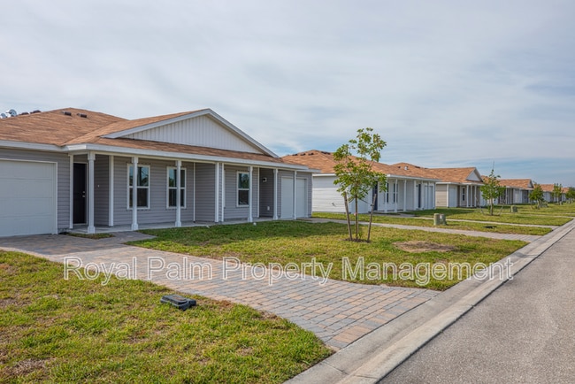 18295 Gibraltar Ln in Lehigh Acres, FL - Building Photo - Building Photo