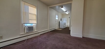 221 Byall Ave, Unit 2 in Bowling Green, OH - Foto de edificio - Building Photo