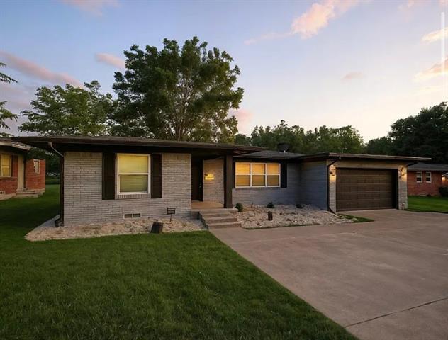 3076 Walnut Hill Ln in Dallas, TX - Foto de edificio
