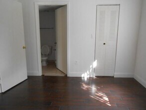 250 Palm Cir W, Unit 303 in Pembroke Pines, FL - Foto de edificio - Building Photo