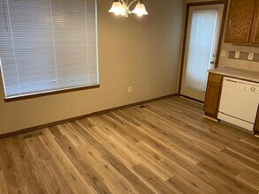 3823 N Pepper Ridge St in Wichita, KS - Foto de edificio - Building Photo