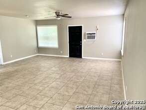 1511 W Ashby Pl in San Antonio, TX - Building Photo - Building Photo