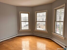 240 Madison Ave in Bridgeport, CT - Building Photo