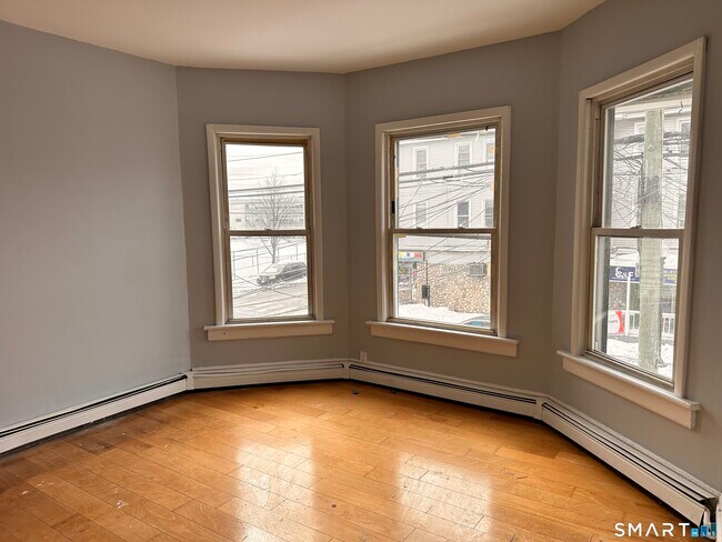 240 Madison Ave in Bridgeport, CT - Building Photo - Building Photo