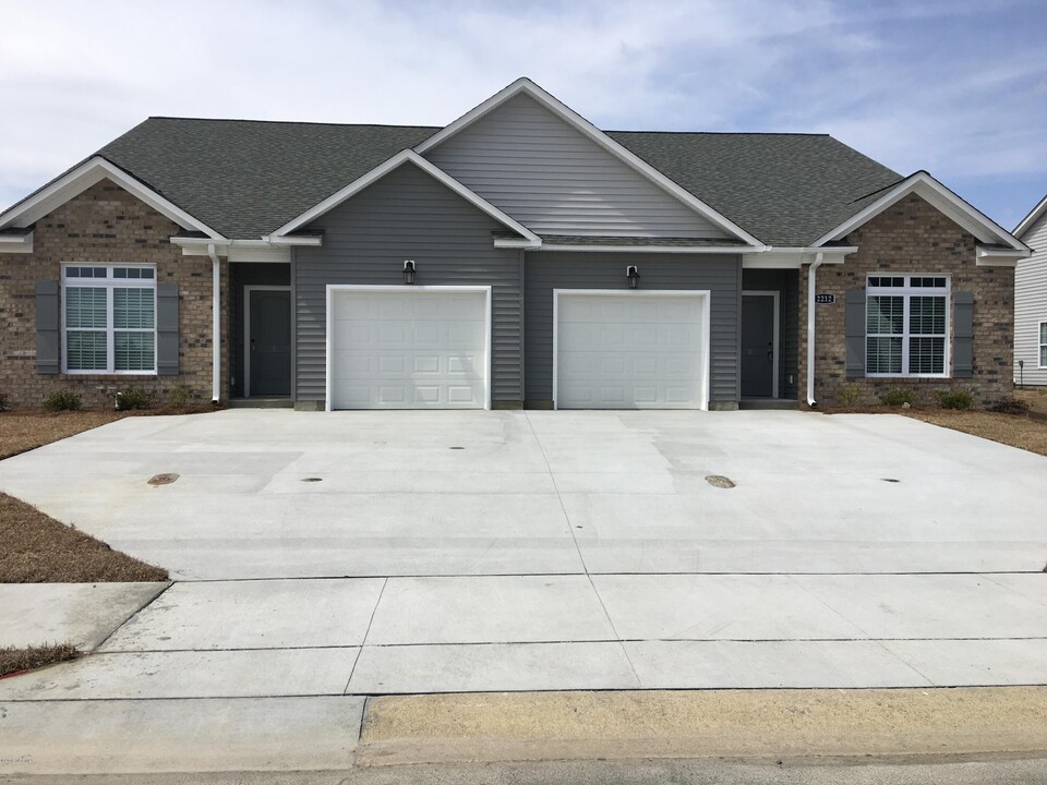 2212 Remington Ct in Greenville, NC - Building Photo