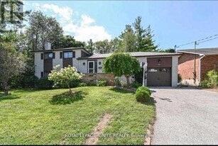 92 Bobmar Rd in Toronto, ON - Building Photo