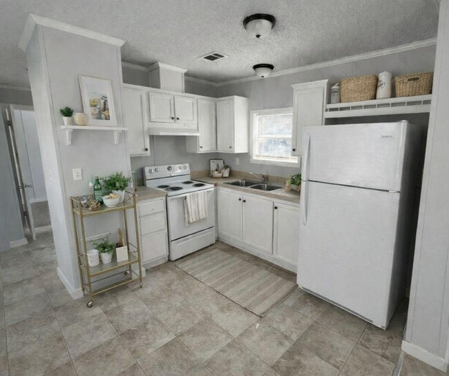 2218 Chicago Cubs St in Avon Park, FL - Building Photo - Building Photo