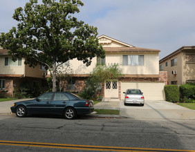 1121 N Louise St in Glendale, CA - Building Photo - Building Photo