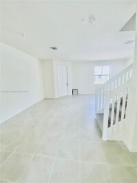 3476 W 114th Terrace in Hialeah, FL - Foto de edificio - Building Photo