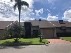 6746 Versailles Ct in Greenacres, FL - Foto de edificio - Building Photo