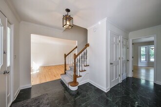 825 Biltmore Ct in Naperville, IL - Building Photo - Building Photo