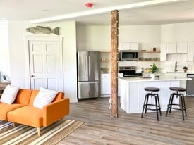 17 Page St, Unit 1 in Brunswick, ME - Building Photo