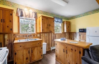 92 Colby St, Unit Unit c in Colebrook, NH - Foto de edificio - Building Photo