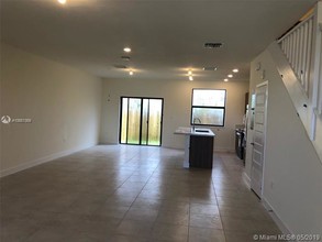 10419 NW 82nd St-Unit -3 in Doral, FL - Foto de edificio - Building Photo