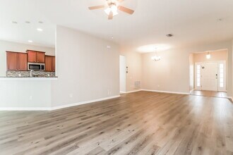 511 Stone Briar Dr in Ruskin, FL - Building Photo - Building Photo