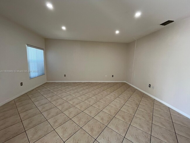 14109 SW 49th St in Miramar, FL - Building Photo - Building Photo