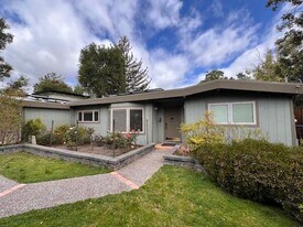 240 W Floresta Way in Menlo Park, CA - Building Photo