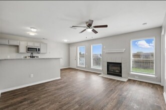 310 California Dr in Glenn Heights, TX - Building Photo - Building Photo
