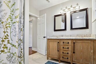 2225 Beecher Cir SW in Atlanta, GA - Foto de edificio - Building Photo