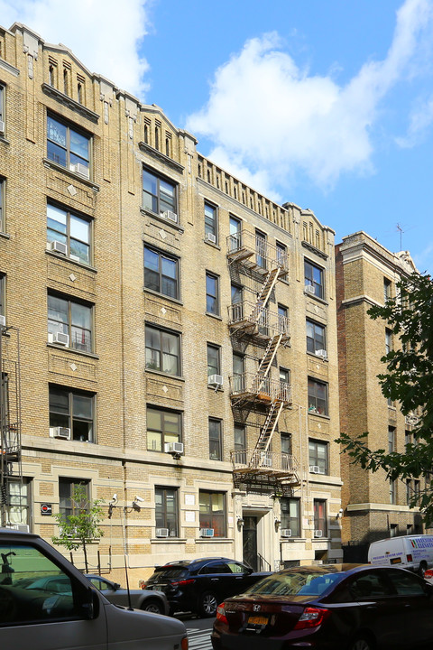 74-76 Pinehurst Ave in New York, NY - Foto de edificio