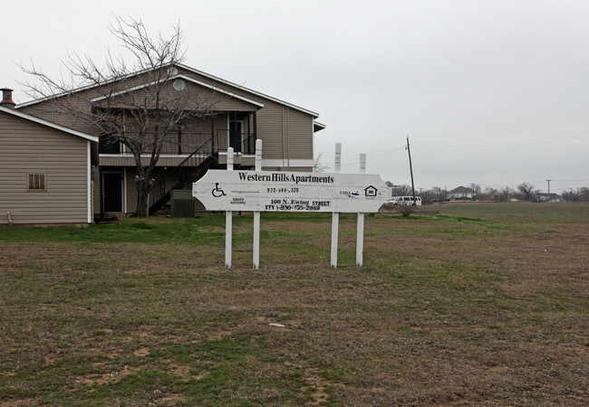 Western Hills Apartments in Ferris, TX - Building Photo - Building Photo