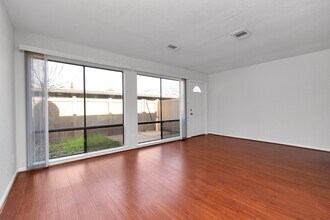 12823 Briarwest Cir in Houston, TX - Building Photo - Building Photo