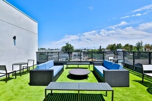 Draco Apartments in Los Angeles, CA - Building Photo