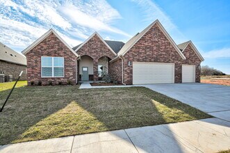 9320 NW 146th St in Yukon, OK - Building Photo - Building Photo