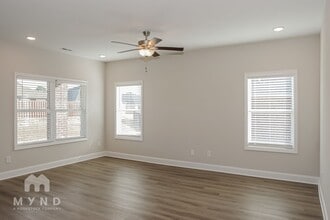 221 Pine Is Ave, Unit 2 in Toney, AL - Foto de edificio - Building Photo