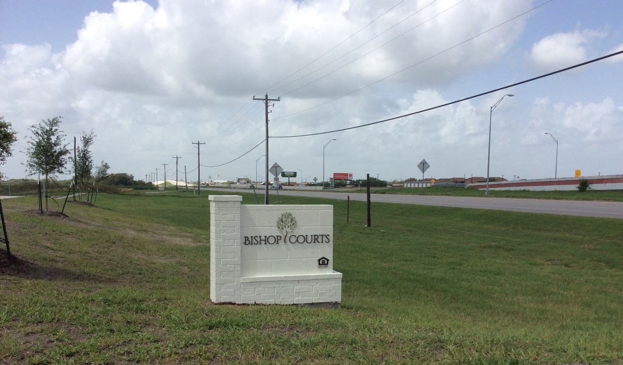 Bishop Courts in Bishop, TX - Building Photo