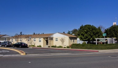 La Mesa Villas in La Mesa, CA - Building Photo - Building Photo