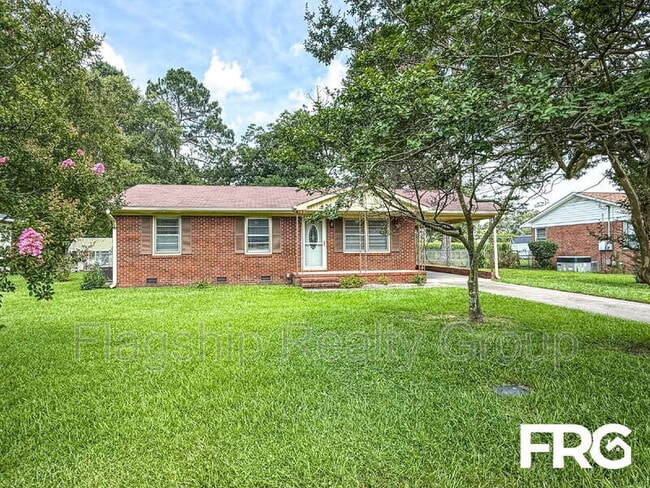910 Holloman St in Mount Olive, NC - Foto de edificio - Building Photo